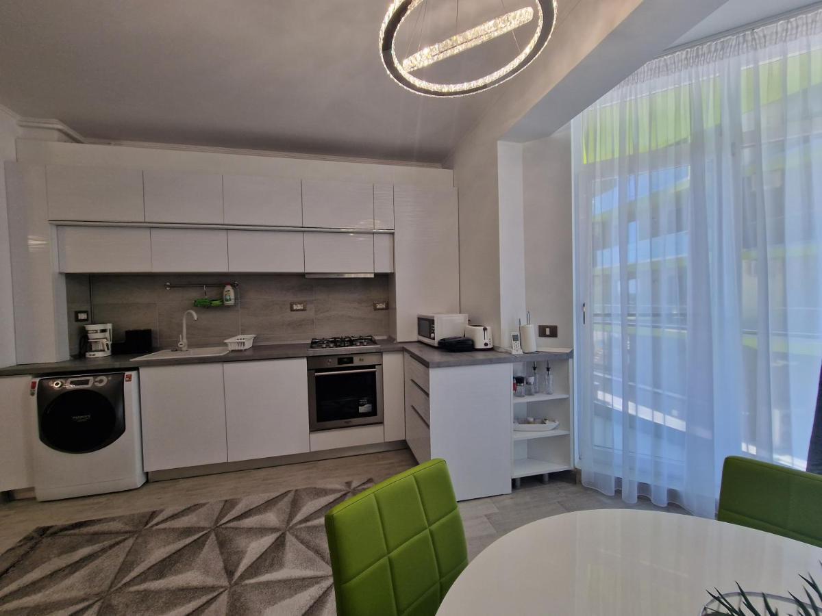 Dava Aparthotel Pool & Spa Mamaia Nord Năvodari Exteriör bild